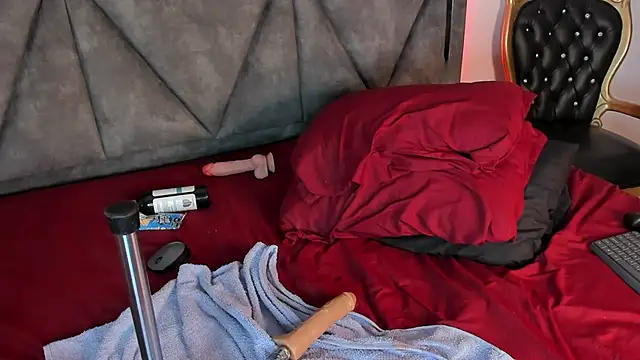 Deiisy Queen online show from 01.28.25