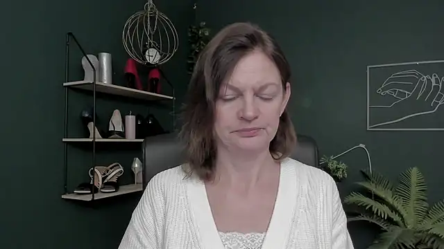 VivianWILD online show from 11.27.25