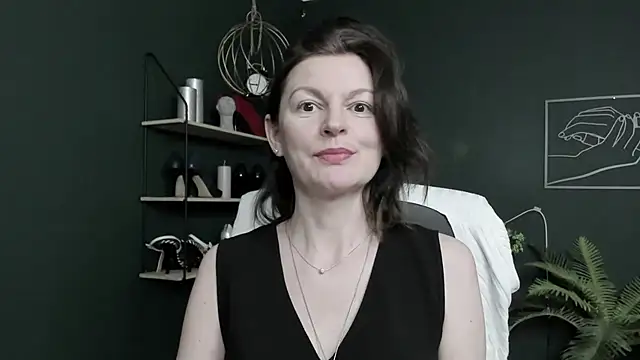 Snapshot of VivianWILD chatting on 04.21.26 VivianWILD online show from 04.21.26