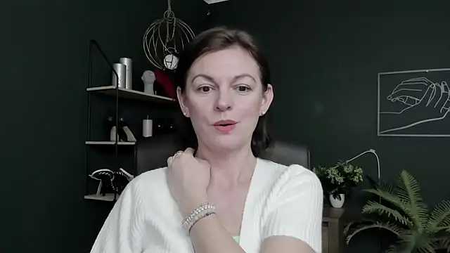 Snapshot of VivianWILD chatting on 05.29.26 VivianWILD online show from 05.29.26