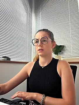 Snapshot of lucie_mehott chatting on 05.18.26 lucie mehott online show from 05.18.26