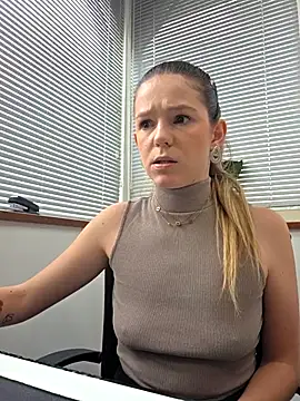Snapshot of lucie_mehott chatting on 05.19.26 lucie mehott online show from 05.19.26