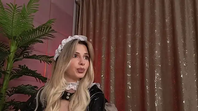 Elliblue online show from 10.31.25