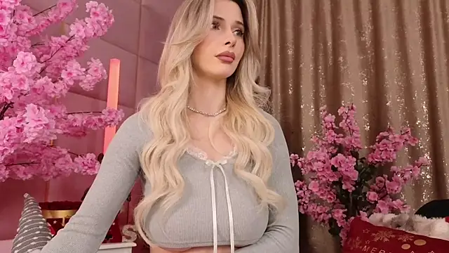 Elliblue online show from 12.16.25