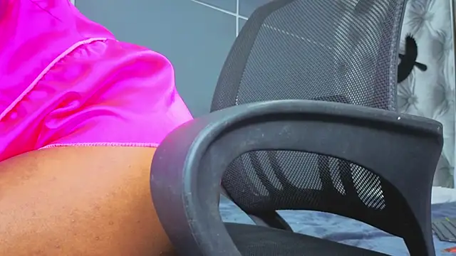 Hilary-banks online show from 10.24.25