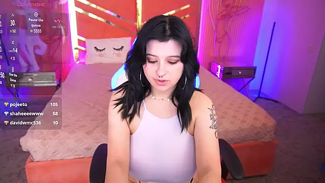 Snapshot of Miki_Kivi chatting on 12.18.24 Miki Kivi online show from 12.18.24