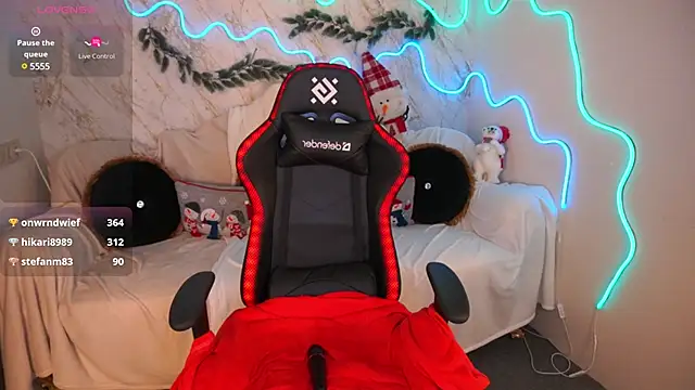 Snapshot of Miki_Kivi chatting on 12.29.24 Miki Kivi online show from 12.29.24