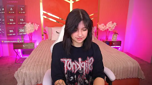 Snapshot of Miki_Kivi chatting on 09.22.25 Miki Kivi online show from 09.22.25