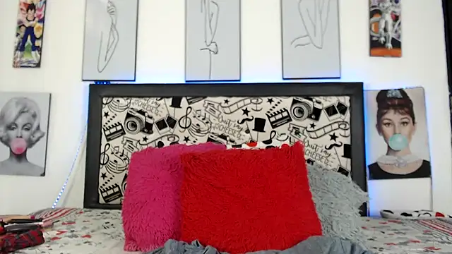 Rihana14 online show from 04.18.26