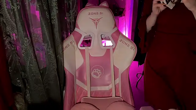 Snapshot of pearl_princess_ chatting on 10.23.25 pearl princess online show from 10.23.25