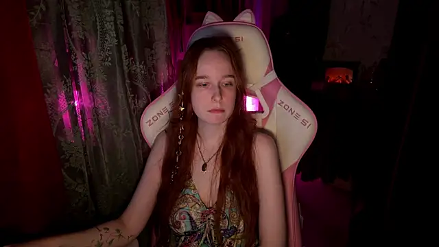 Snapshot of pearl_princess_ chatting on 11.26.25 pearl princess online show from 11.26.25