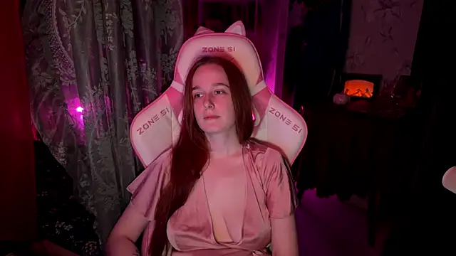 Snapshot of pearl_princess_ chatting on 11.28.25 pearl princess online show from 11.28.25