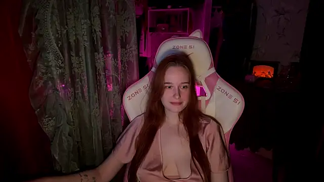 Snapshot of pearl_princess_ chatting on 12.05.25 pearl princess online show from 12.05.25