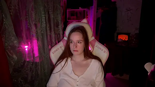 Snapshot of pearl_princess_ chatting on 12.15.25 pearl princess online show from 12.15.25