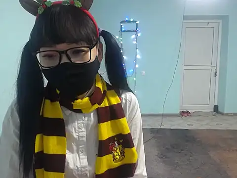 Snapshot of elllaaxx chatting on 12.18.25 elllaaxx online show from 12.18.25