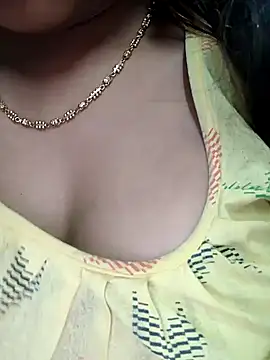 Snapshot of sexyindi_couple chatting on 12.11.24 sexyindi couple online show from 12.11.24