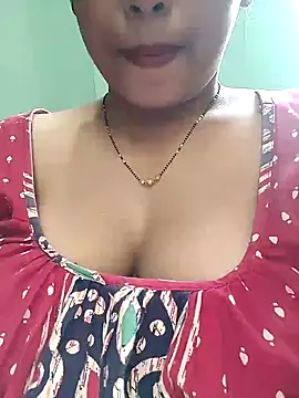 Snapshot of sexyindi_couple chatting on 01.15.25 sexyindi couple online show from 01.15.25