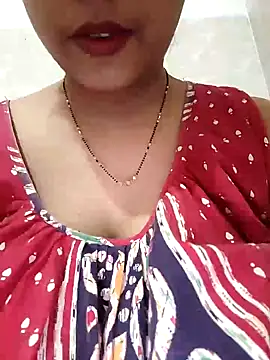 Snapshot of sexyindi_couple chatting on 01.19.25 sexyindi couple online show from 01.19.25