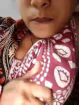 Snapshot of sexyindi_couple chatting on 01.26.25 sexyindi couple online show from 01.26.25