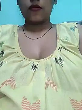 Snapshot of sexyindi_couple chatting on 02.05.25 sexyindi couple online show from 02.05.25