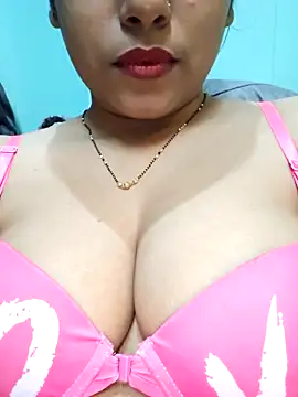 Snapshot of sexyindi_couple chatting on 03.11.25 sexyindi couple online show from 03.11.25