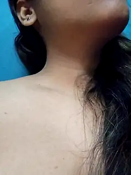 Snapshot of sexyindi_couple chatting on 09.19.25 sexyindi couple online show from 09.19.25