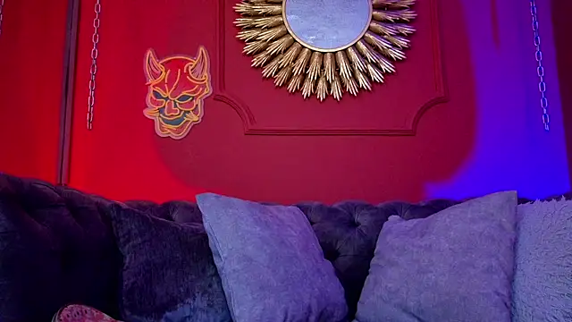 Julieta Russell online show from 09.19.25