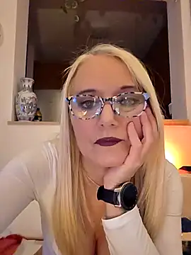 kikkastar online show from 12.04.25