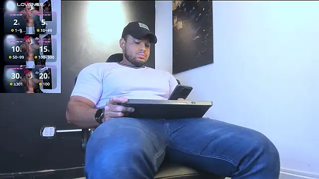 Big furry bear13 online show from 04.04.26