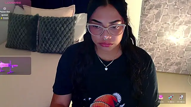 Snapshot of angela_santana_ chatting on 10.16.25 angela santana online show from 10.16.25