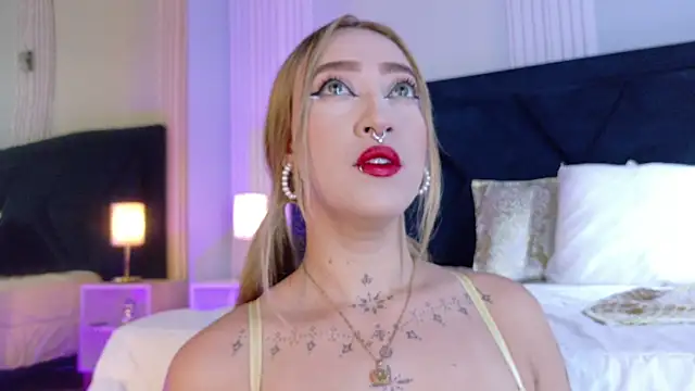 MollyCruz online show from 11.18.25