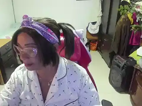 Snapshot of Mrs_mommy_ chatting on 02.24.25 Mrs mommy online show from 02.24.25
