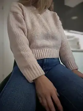 HotXMom online show from 01.23.25