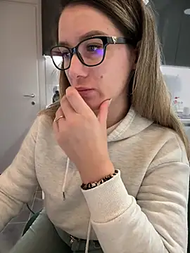 HotXMom online show from 01.24.25