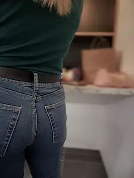 HotXMom online show from 01.31.25