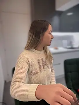 HotXMom online show from 02.03.25