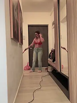 HotXMom online show from 02.06.25