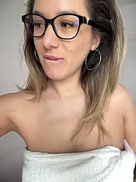 HotXMom online show from 03.01.25