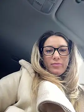 HotXMom online show from 03.03.25