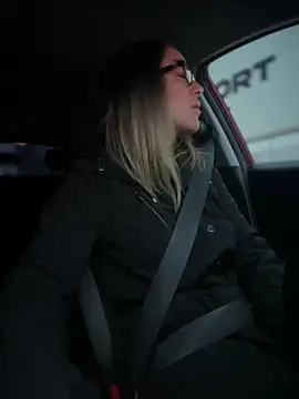 HotXMom online show from 03.12.25