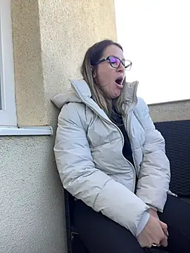 HotXMom online show from 03.22.25