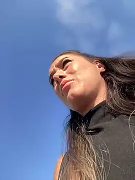 HotXMom online show from 09.10.25