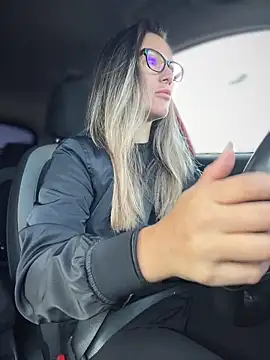 HotXMom online show from 09.18.25