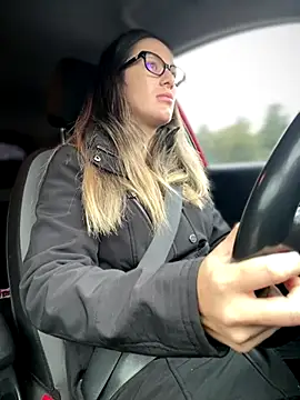 HotXMom online show from 11.04.25