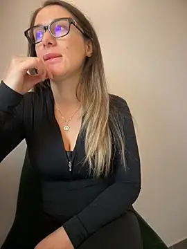 HotXMom online show from 12.02.25