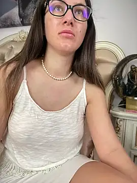 HotXMom online show from 04.07.26