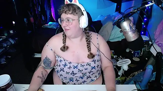 Snapshot of FatVeronica chatting on 02.06.25 FatVeronica online show from 02.06.25