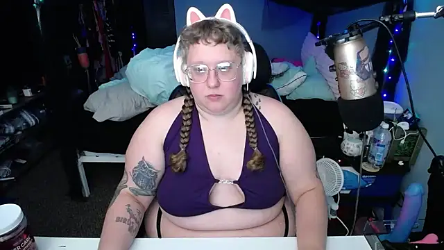 Snapshot of FatVeronica chatting on 02.12.25 FatVeronica online show from 02.12.25