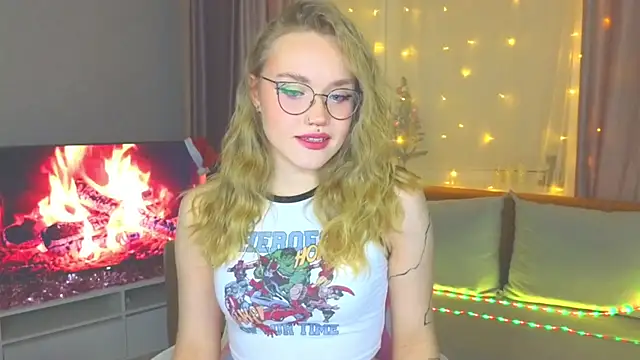 Snapshot of Aurora_Golden1 chatting on 01.06.25 Aurora Golden1 online show from 01.06.25