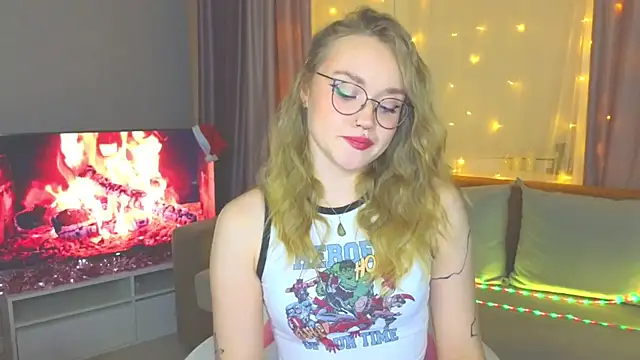 Snapshot of Aurora_Golden1 chatting on 01.06.25 Aurora Golden1 online show from 01.06.25